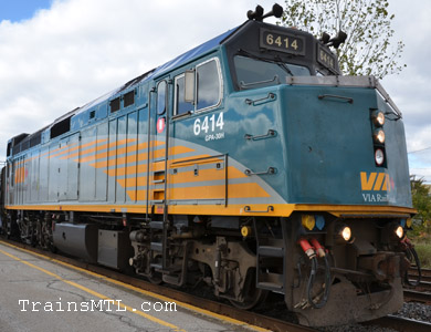 Locomotive VIA6414 right side / coté droit